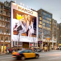 publicidad-exterior-vsa-productos-lona-publicitaria-mango-new-voices-barcelona-1600